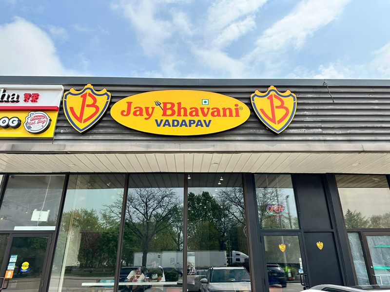 Jay Bhavani Vadapav exterior